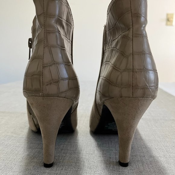 Express High heal booties - Picture 3 of 9